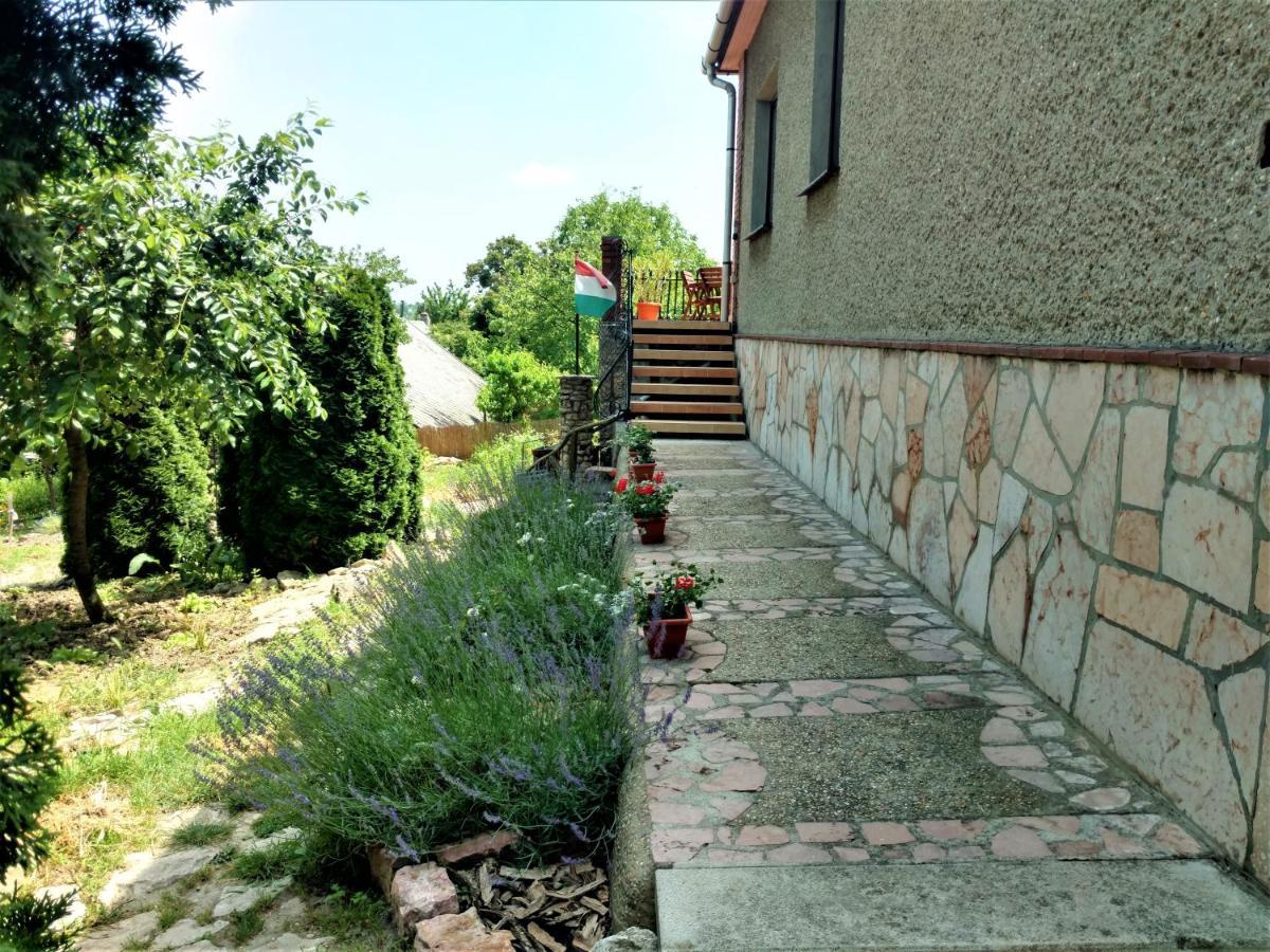 Panorama Apartman Mór Exteriér fotografie
